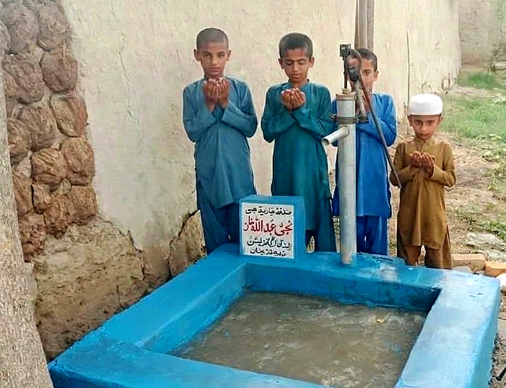 Hand pump