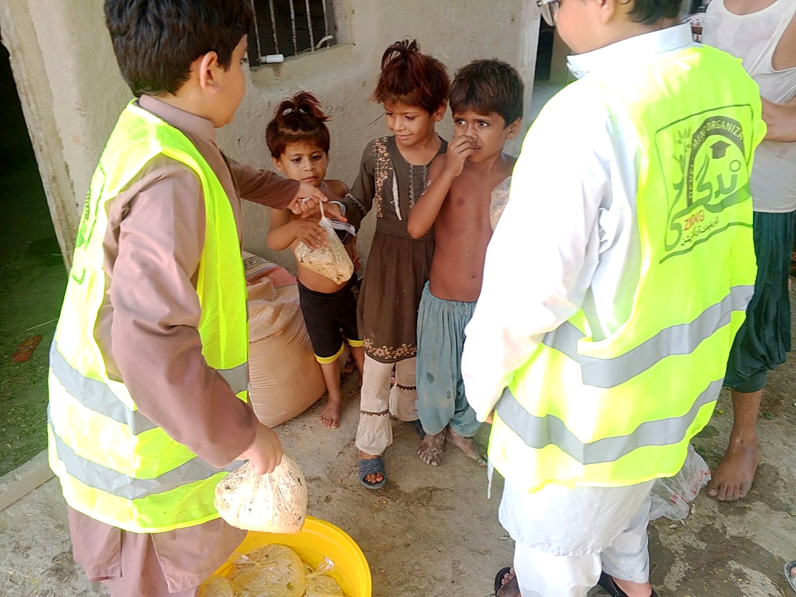 ننھے رضاکار کی خدمت