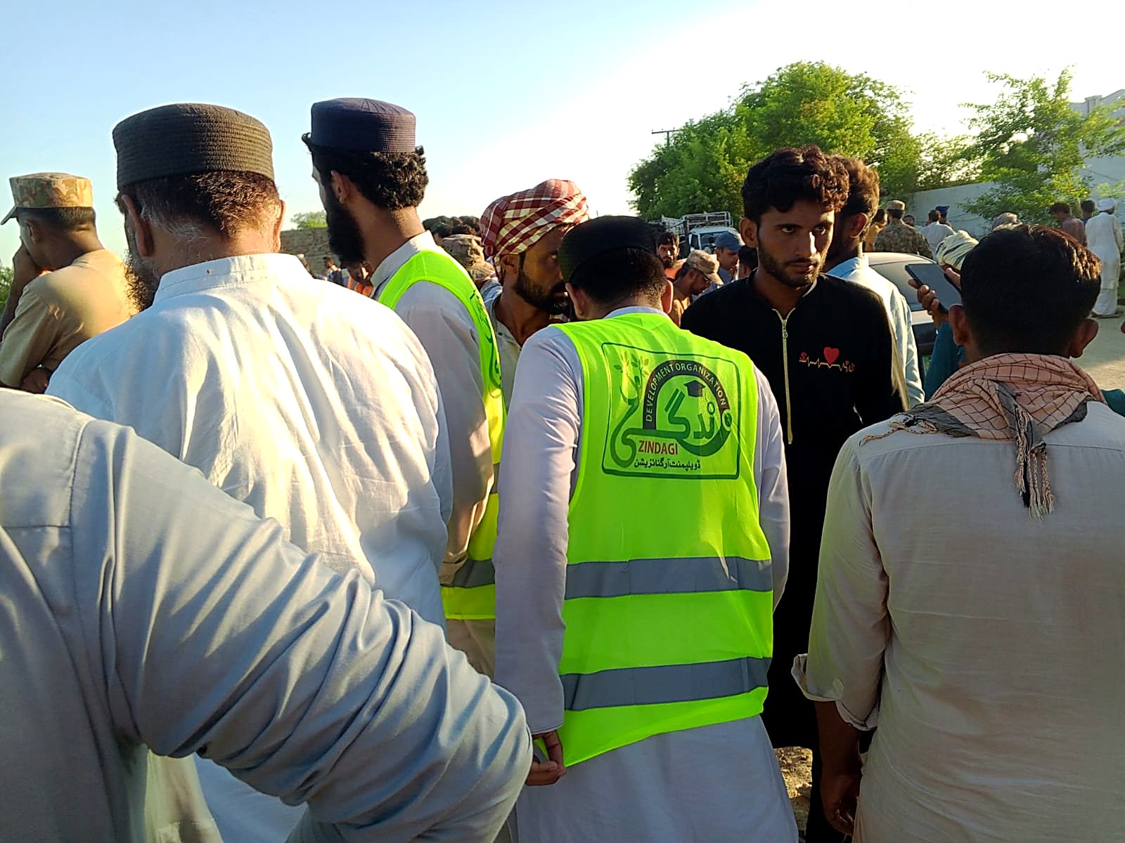 زندگی کے رضاکار متاثرین کے درمیان